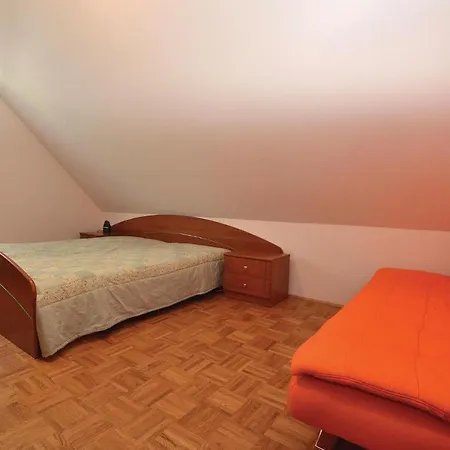 Apartment 3 Bedroom In